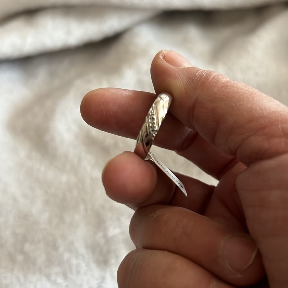 Elegant Sterling Silver and diamond band - Picture 4 of 4